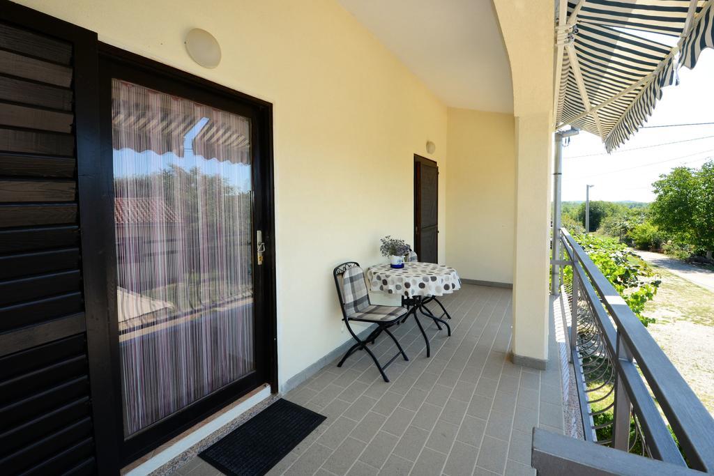 Apartment Lili Πόρετς Εξωτερικό φωτογραφία